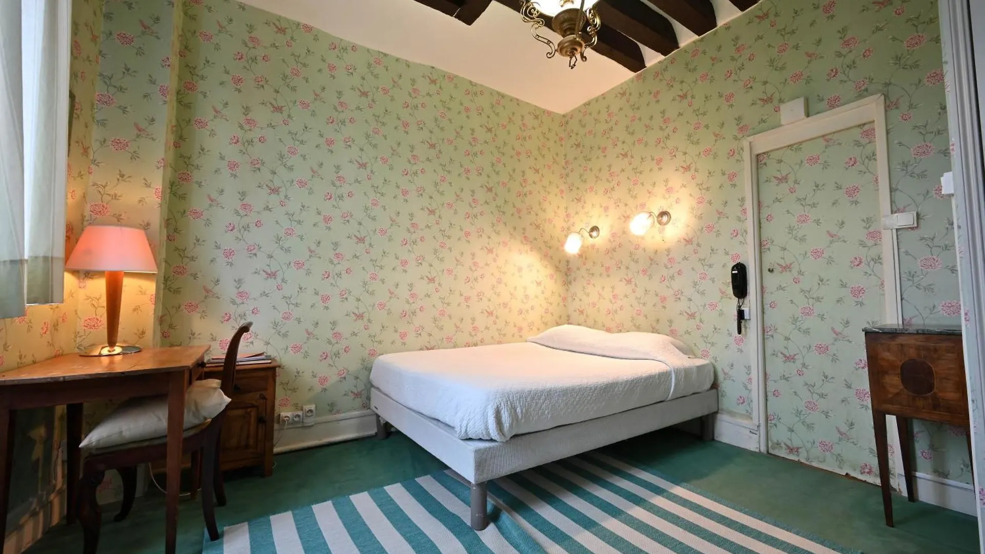 Hotel Esmeralda 2*